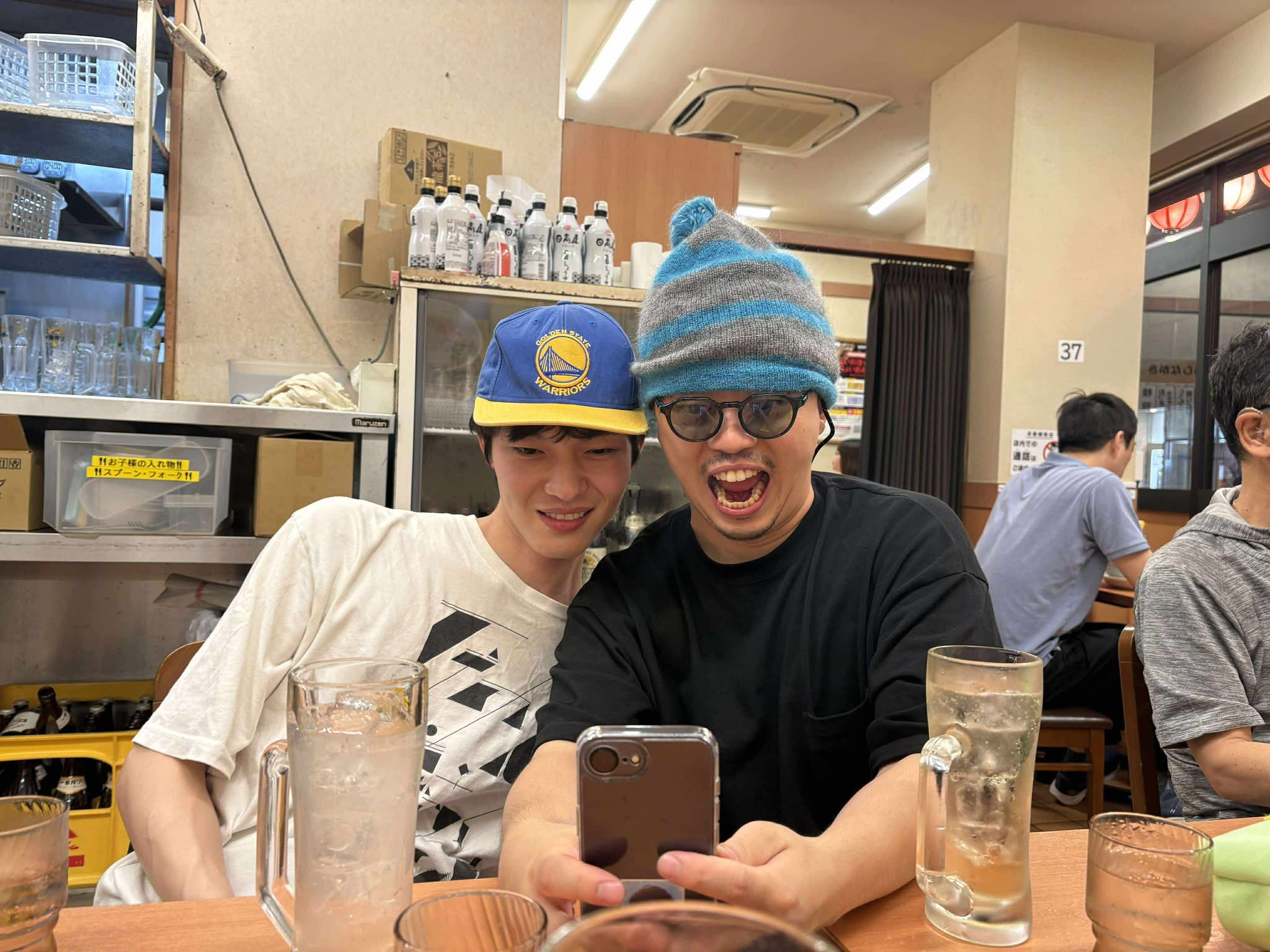 彼ともう一人で3人で働いている。